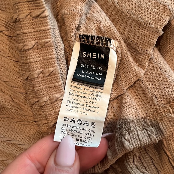 V Neck Top - Picture 5 of 7